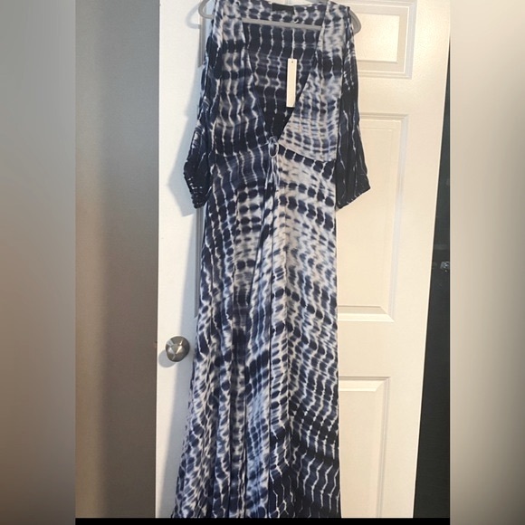 LINE & DOT NWT FRENCH BLUE TIE-DYE MAXI COVER UP - Picture 4 of 10